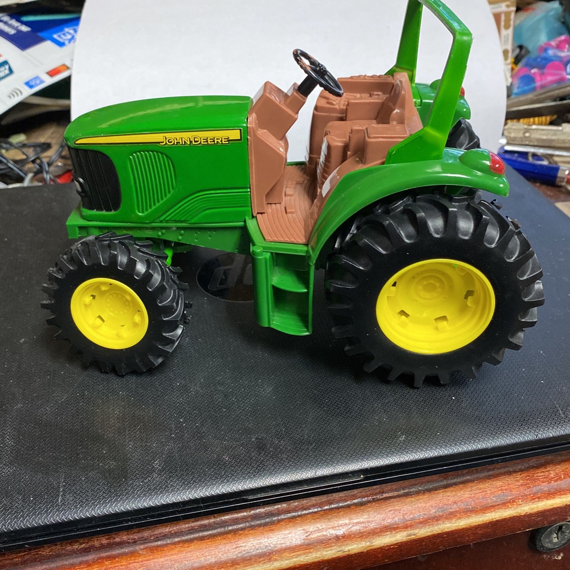 John Deere Tractor   8 Inches Long   Made By  Ertl  Very Good Condition 