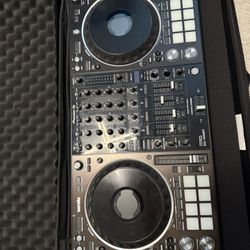 Pioneer DDJ-SRT 1000 with Carrying Case