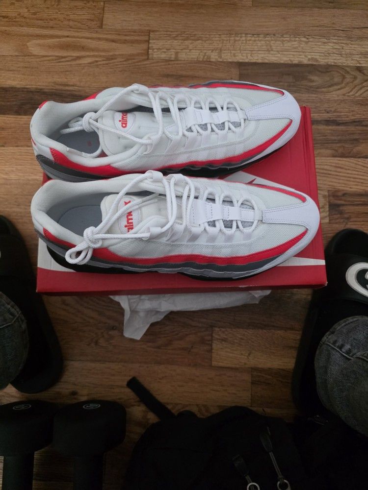 Nike Air Max 95 Essential