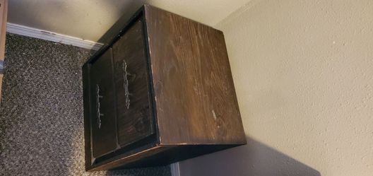 Night stand wood grain 2 drawer