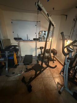 Lat pulldown machine
