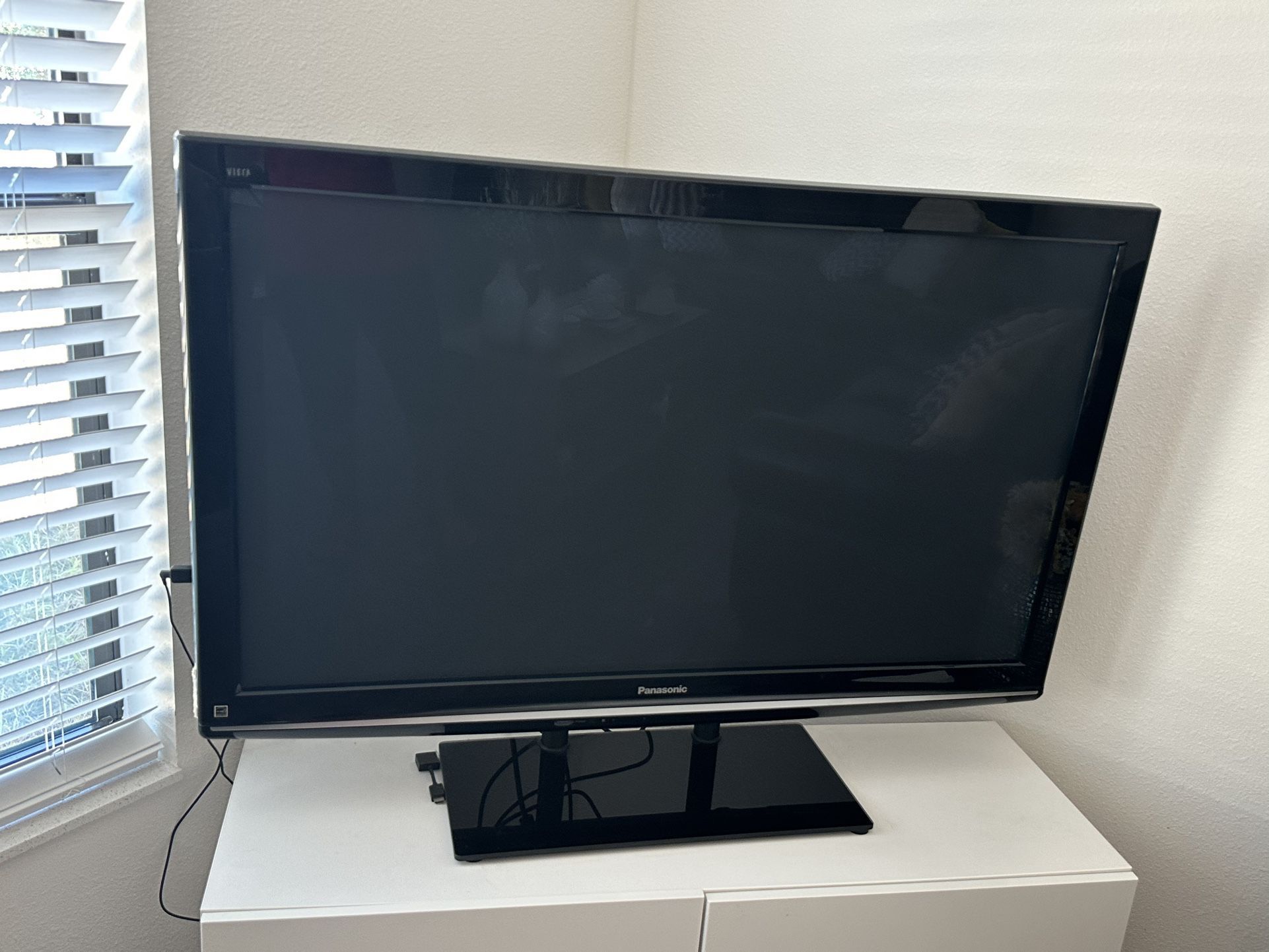 52” Panasonic Viera Plasma Tv TC-P50X1 And IKEA Tv Table In Good Shape.