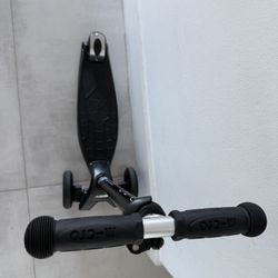 Micro Maxi Scooter Black