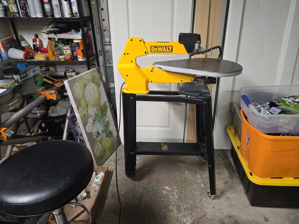 DEWALT 20 in. Variable-Speed Corded Scroll Saw and Scroll Saw Stand