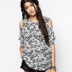 FREE PEOPLE Black White Bohemian Printed Soft Cold Shoulder Short Sleeve Tee