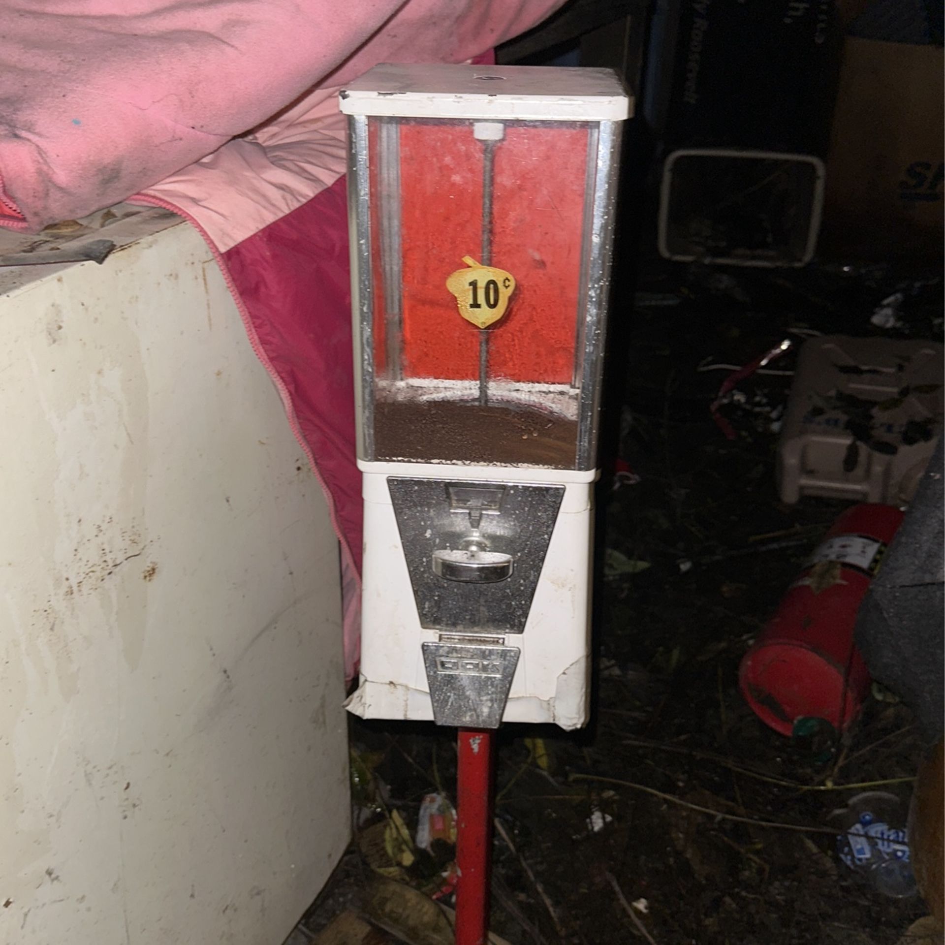 Old-School $.10 Gumball Machine