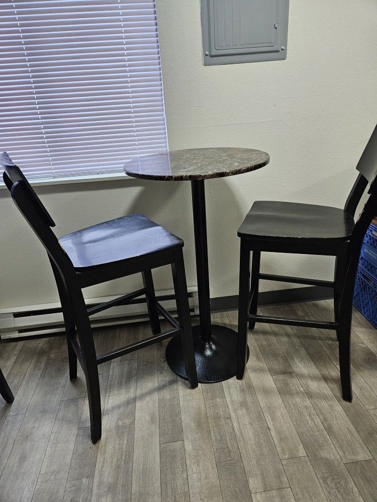 Bistro Table, 2 Chairs