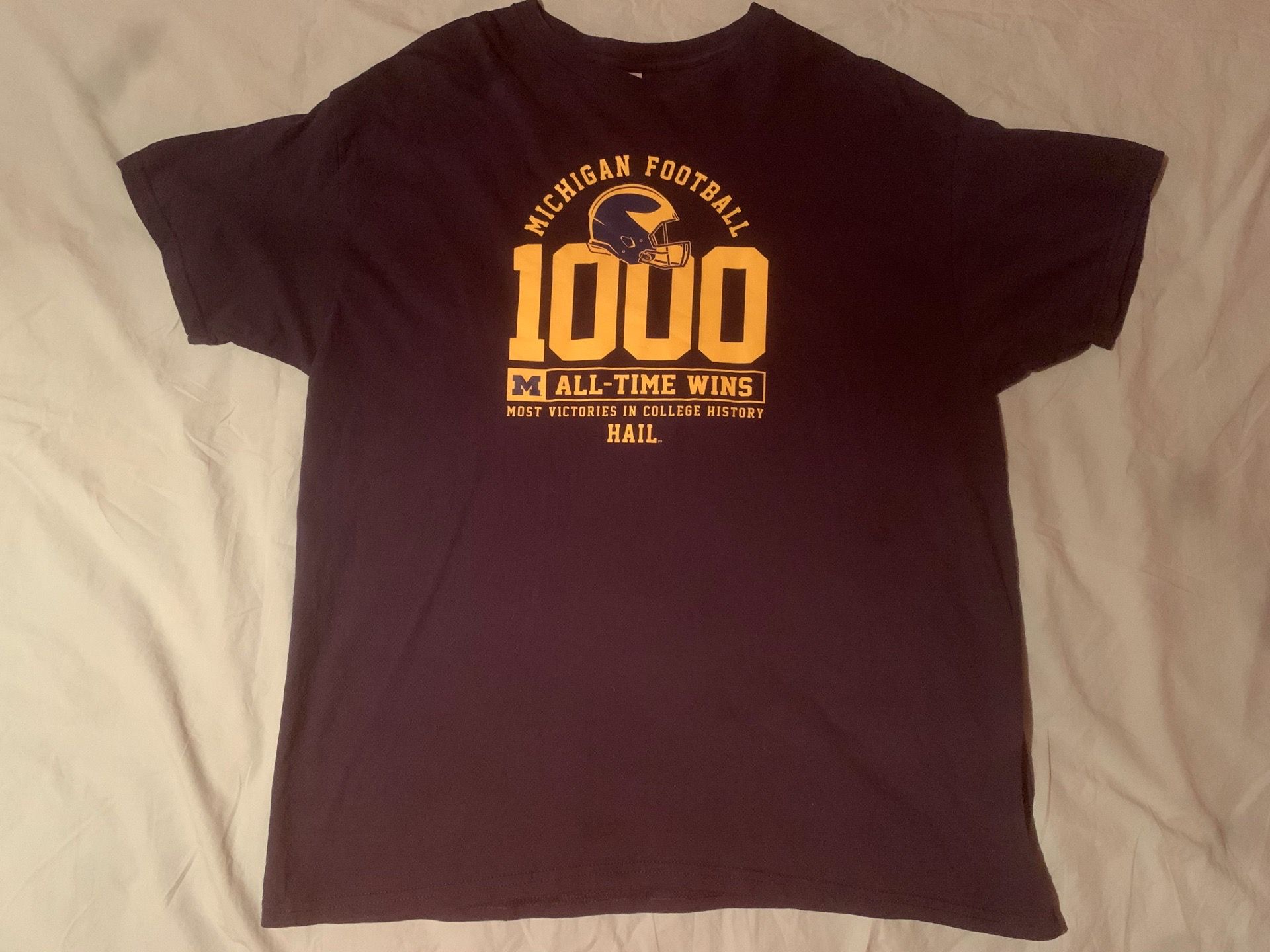 University of Michigan Wolverines NCAAF “1000 Wins” Shirt; Men’s XL