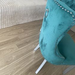 2 Dark Green Velvet Chairs No Scratch No Damage