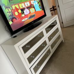 Reversible Dresser & Nightstand Set 