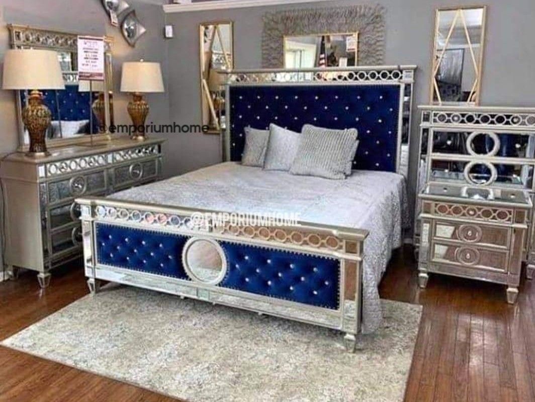 Silver and blue bedroom.set 4 pieces wood royal bedroom set for Sale in