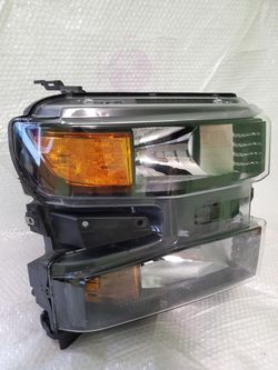 2019 Chevrolet Silverado Front Right Headlight