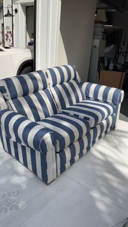 Ethan Allen Johnston automated loveseat Incliner/Recliner