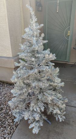Silver Stardust Tinsel Artificial 5' tree for Christmas or Halloween