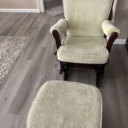 Glider Rocking Chair with foot rest good condition