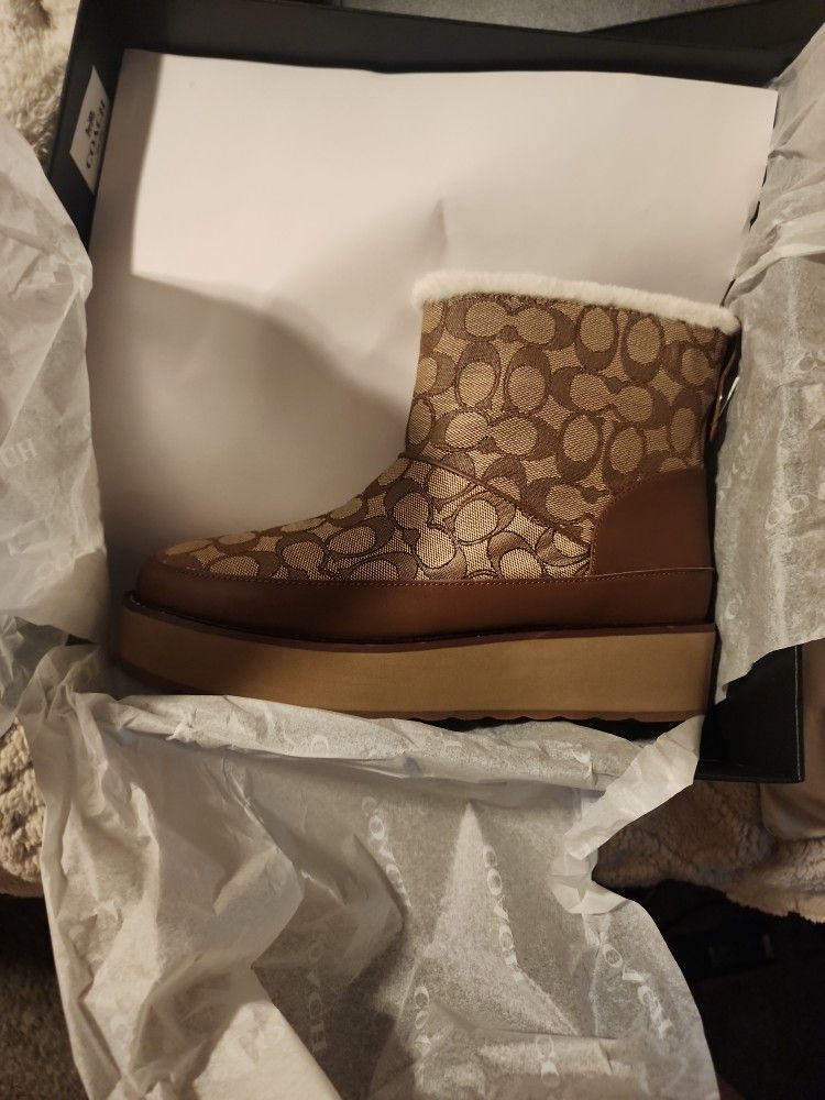 Coach Boots NEW SZ 9