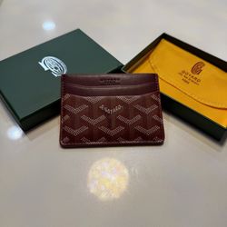 Go yard card holder, color: red velvet