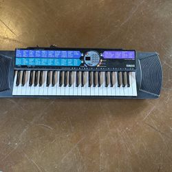 Yamaha Digital Keyboard, Psr 77