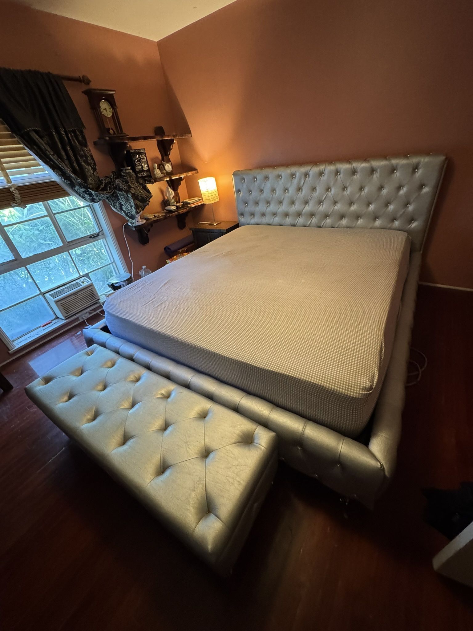 Fun Glitzy Tufted Silver Bedroom Set - 4 Pieces + Mattress