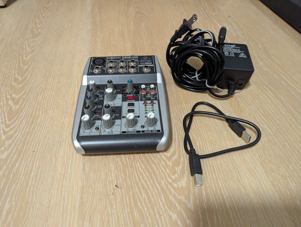 Behringer XENYX Q502USB 5-input Mixer W/ Mic Preamp & Compressor British EQ USB