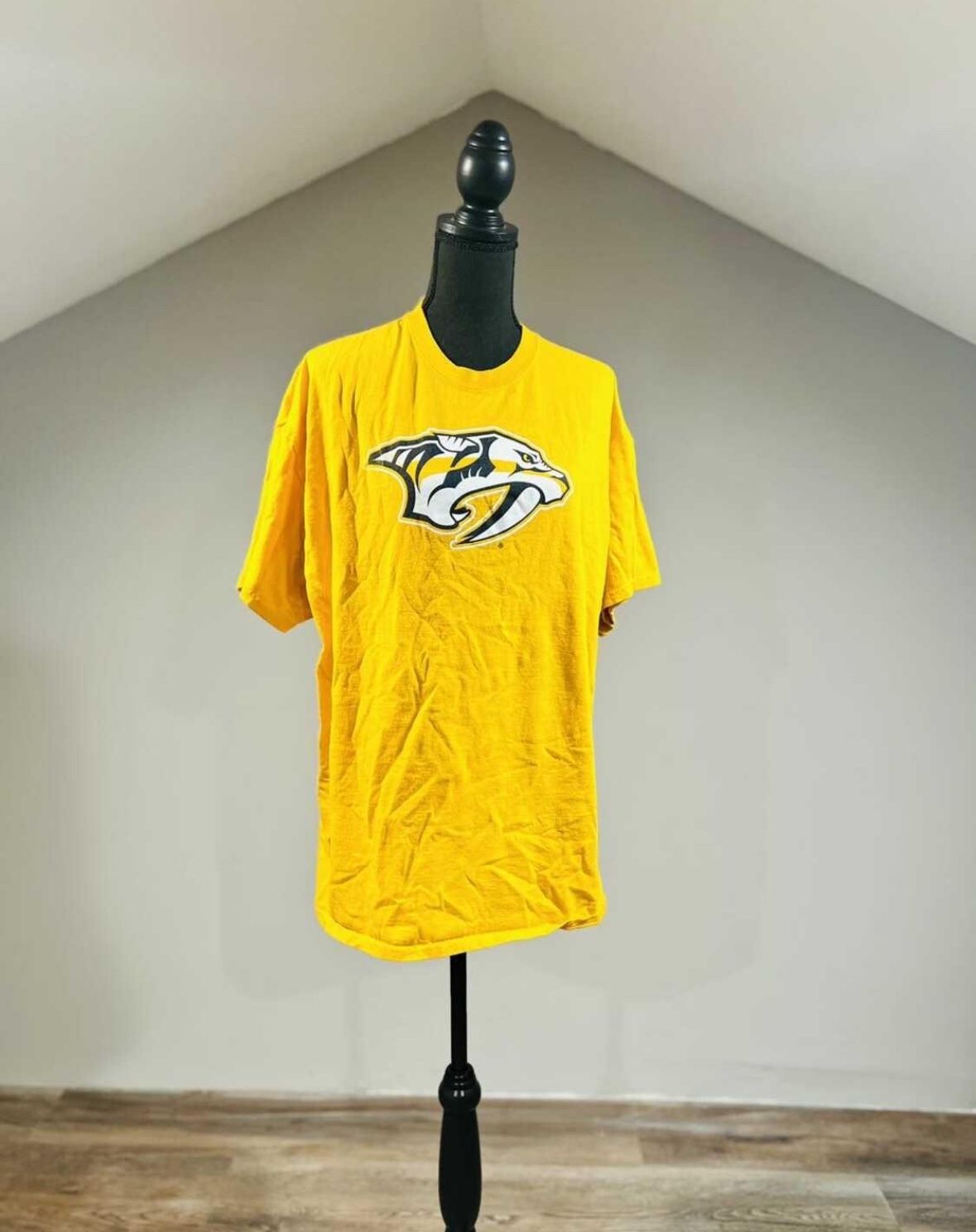 XL Nashville Predators TShirt
