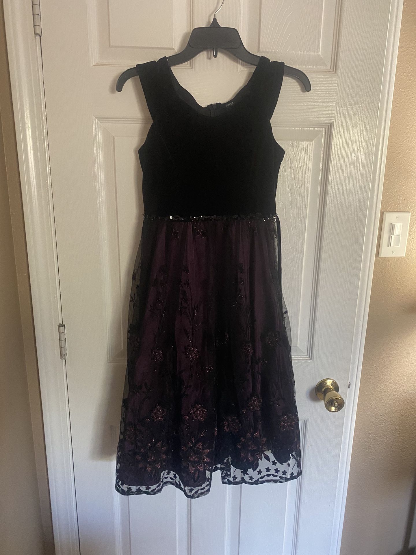 Very Pretty Formal Style Dress