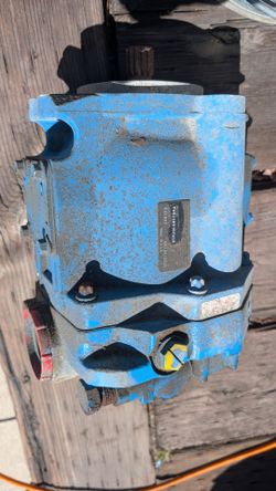 NOS Vickers Eaton PVE series axial piston pump please READ PVE21R930CV10