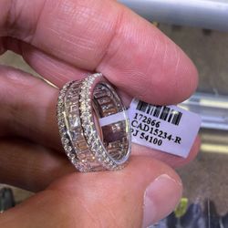 18kt White Gold Diamond Ring - Jewelry - Necklace - Watch - Ring