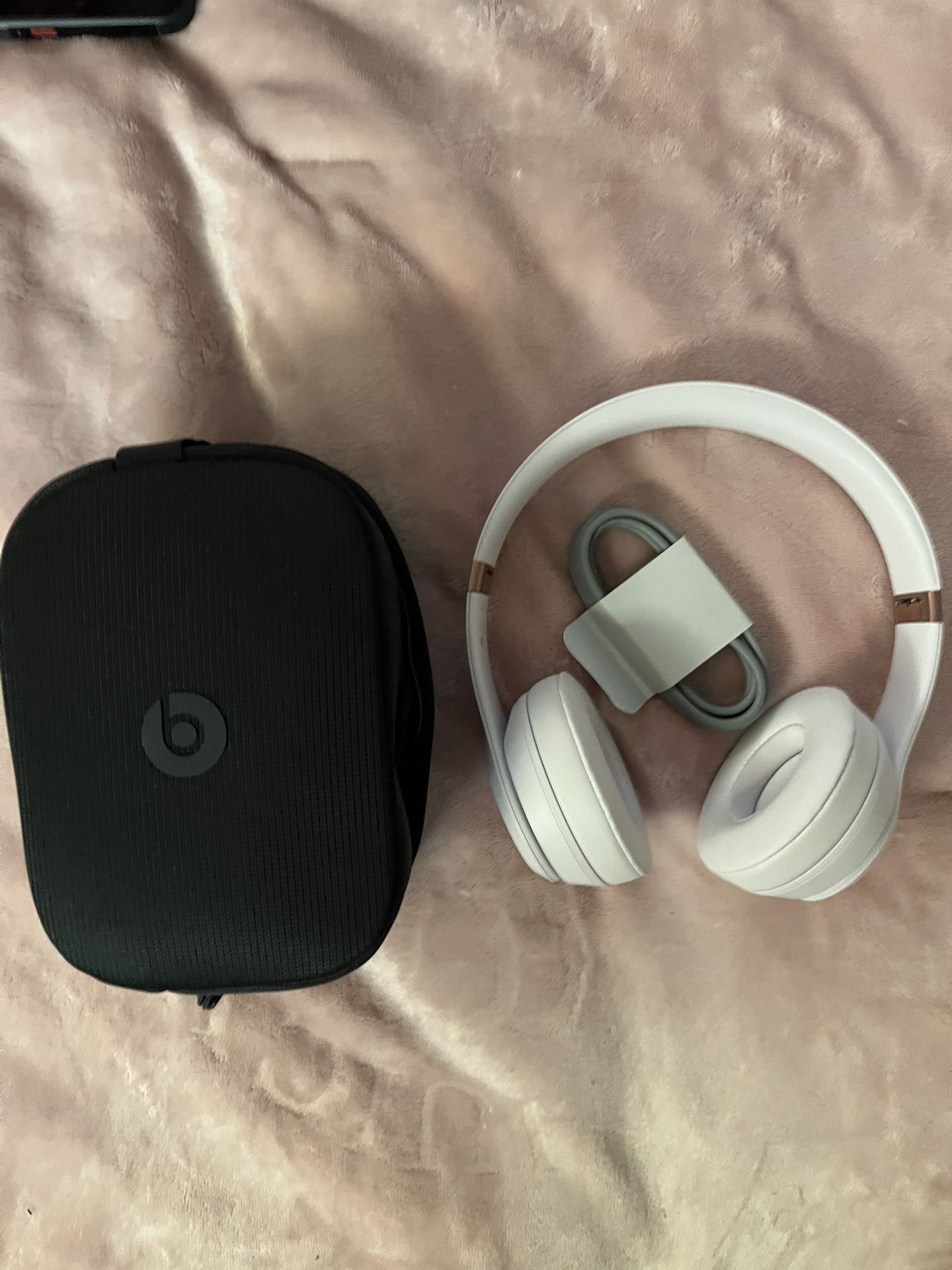 BEATS SOLO 4 HEADPHONES