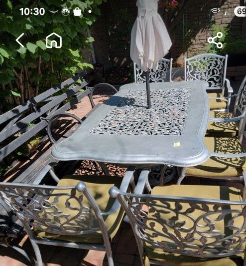 Moving  Sale. Outdoor Dining Set - Table & Chairs