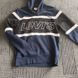 levi sweater 