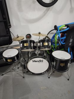Medini 5 piece black drum set