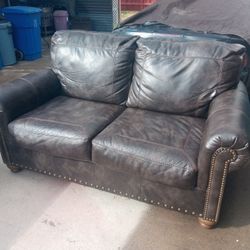 Sofa And Love Seat For Sale In Great Condition Leather