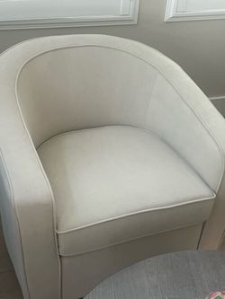 2 Swivel Chairs