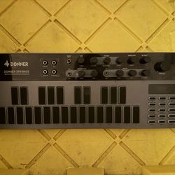 Donner B1 analog bass sequencer