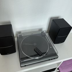 Vinyl record player, with 2  speakers and remote