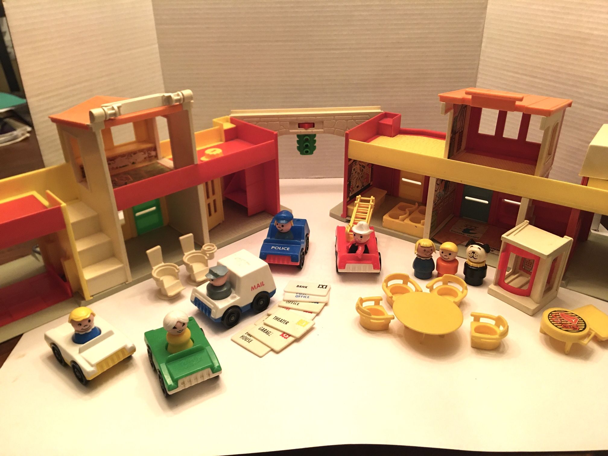 Fisher price vintage Little People Play Family Village #997