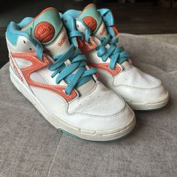 Mens Size 9.5 Reebok Pumps 