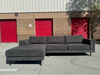 FREE DELIVERY! Living spaces Aries sectional with left facing chaise (expresso)