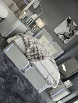 ✨️4pc Queen, King Bedrooms ✨️ Furniture Sectionals, Dining Avail