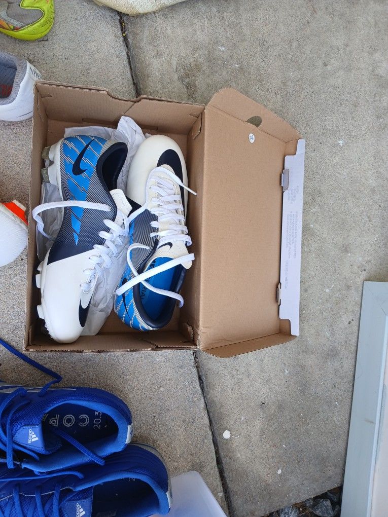 Girls Size 6 Nike Mercurial