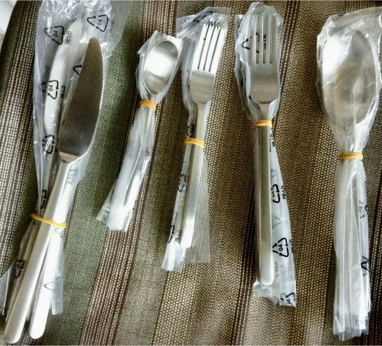 NEW Beautiful Cutlery Set Silverware Forks, Spoon, Knife Serve 4 Stainless Steel