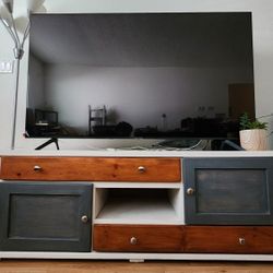 📺 Custom-Made TV Stand / Media Console – Great Storage