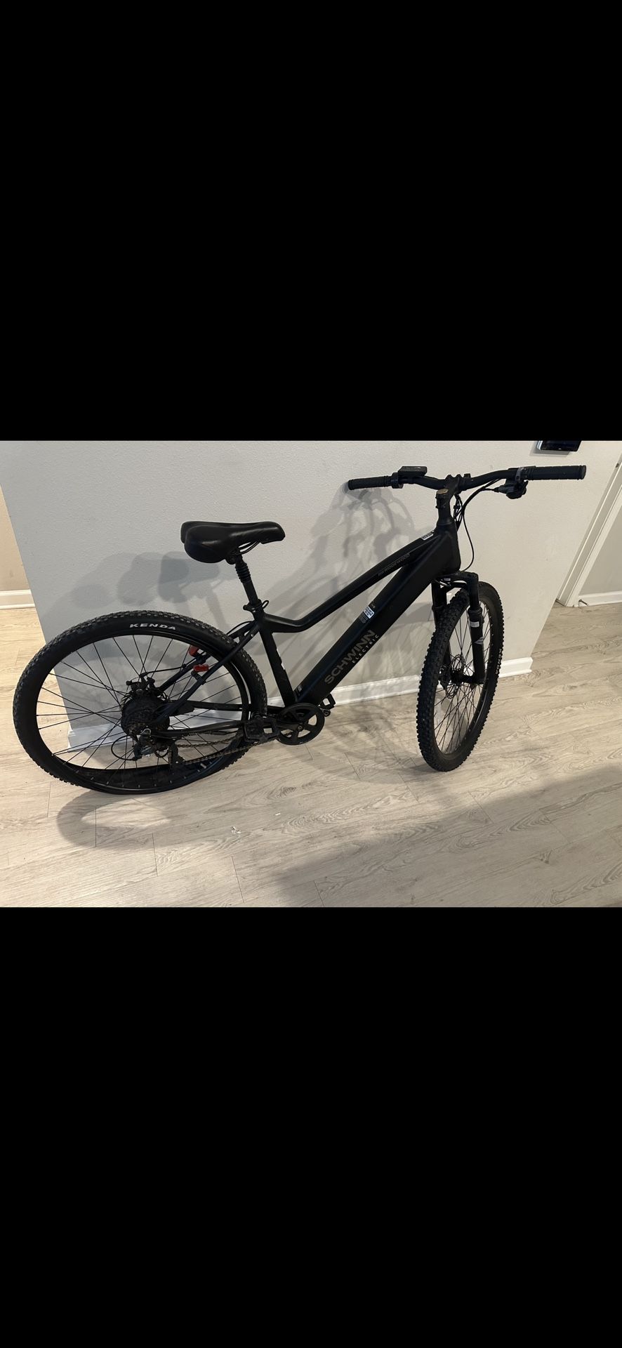 Schwinn E-Bike, RIDGEWOOD 29- PAID$899.99 BRAND NEW- ONLY$350.00 MUST SELL Navy Family Got New Orders Need To Sell Asap!