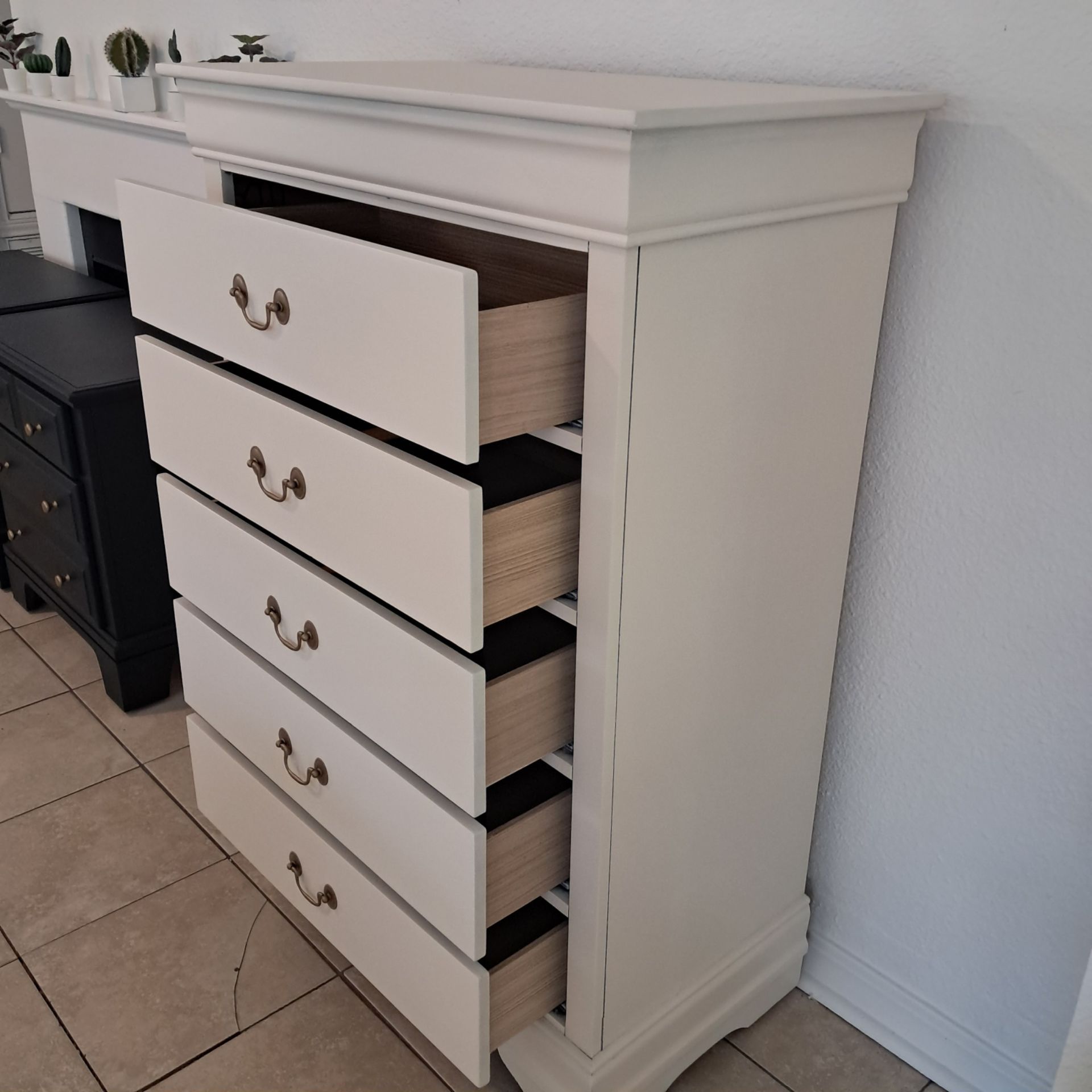 Tall Dresser / Chest of Drawers