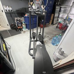 Elliptical Gym Machine/Elíptica Gimnasio 