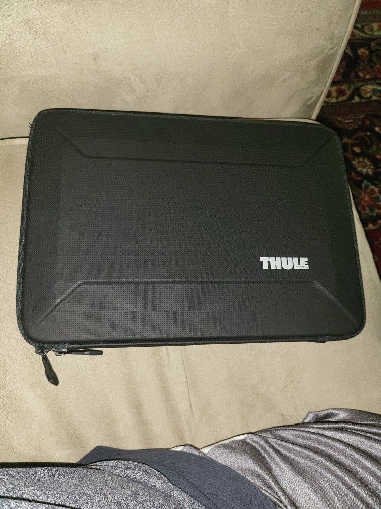 Thule 16 Inch Protective Laptop Case