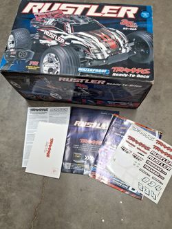 Traxxas Rustler RTR w/ Extra Rims Tires Charger Great Shape