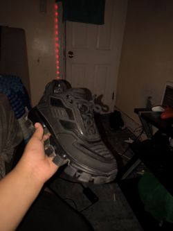 Pradas size 8/41  I'll take 40$ lowest I can do is 30$