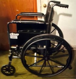 New Drive Medical Silver Sport 2 Lightweight Folding Wheelchair Used SSP220DDA-SF